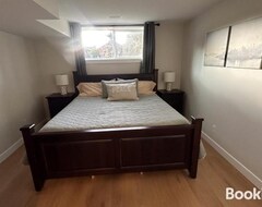 Casa/apartamento entero Renovated 2 Bedroom Suite W/ King Bed (Kamloops, Canadá)