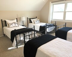 Tüm Ev/Apart Daire Conveniently Located Cape Cod In Tc, Sleeps 10 (Traverse City, ABD)