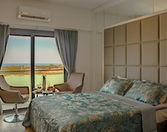 Khách sạn Novel Centre Point Hotel (Famagusta, Síp)