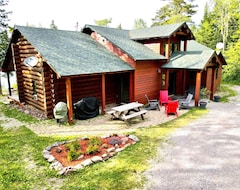 Entire House / Apartment Come Stay At The Sunset Bay Lodge A Mile Out Of La Pointe! (Bayfield, USA)