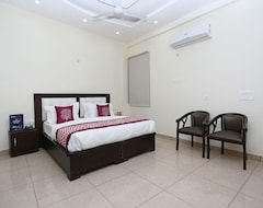 Khách sạn OYO 8205 Hotel Petals Inn (Noida, Ấn Độ)