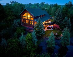 Entire House / Apartment Beautiful Log Home On 15th Hole Of Golf Course (Comins, USA)