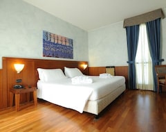 Khách sạn Hotel Raffaello (Milan, Ý)