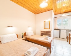 Khách sạn Basic Twin Room Sandy Beach Annexe (Kavos, Hy Lạp)