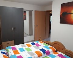 Koko talo/asunto 80 M², Family-friendly, Barrier-free Apartment, Overlooking The Golf Course (Sundern, Saksa)