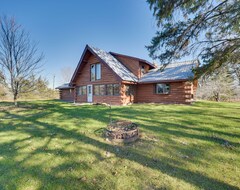 Entire House / Apartment Secluded 3 Bedroom Log Lodge Home W/Trails & Private Lake And Pond (Finlayson, USA)