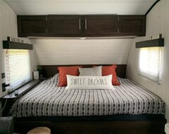 Toàn bộ căn nhà/căn hộ Daydreaming Cozy Camper Queen Bed (Lares, Puerto Rico)