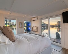 Toàn bộ căn nhà/căn hộ Luxe Houseboat With 360 Waterfront Views (Baltimore, Hoa Kỳ)