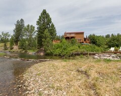 Hele huset/lejligheden Beautiful Water Front Cabin Sleeps Four. Just 30 Minutes From Missoula Airport. (Alberton, USA)