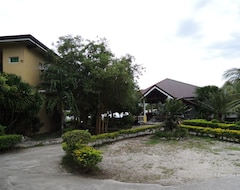 Khách sạn Moalboal Beach Resort (Moalboal, Philippines)