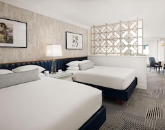 Otel Colorful One Bedroom Suite | Pool + Cabana | Bikes (West Hollywood, ABD)
