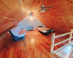 Cijela kuća/apartman Entangled Acres Animal Sanctuary - Cabin W/ Wifi (Owego, Sjedinjene Američke Države)