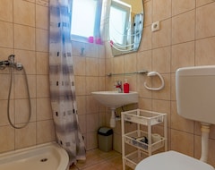 Tüm Ev/Apart Daire Two Bedroom Apartment Near Beach Basina, Hvar (A-11923-A) (Vrbanja, Hırvatistan)