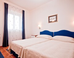 Khách sạn Apartments Barba Petra Dvori (Martinska Ves, Croatia)