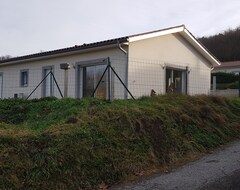Toàn bộ căn nhà/căn hộ Entire House Sleeps 8 (Assieu, Pháp)