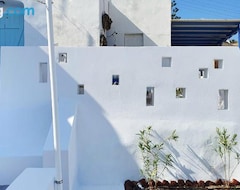 Toàn bộ căn nhà/căn hộ Sun Spell Villa - With Private Hot Tub Up To 6 Pax (Kamari, Hy Lạp)