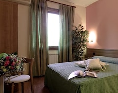 Hotel Tre Leoni (Somma Lombardo, İtalya)