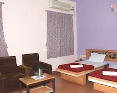 Resort/Odmaralište KSTDC Hotel Mayura Vijayanagara TB Dam (Hosapete, Indija)