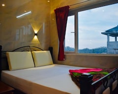 Hotel Sri Nandha Luxury Comfort (Valparai, India)