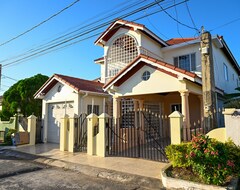 Toàn bộ căn nhà/căn hộ Luxury Mountain View Retreat (Spanish Town, Jamaica)