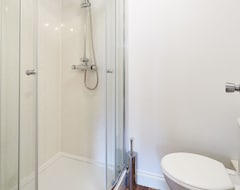 Hele huset/lejligheden Spacious 6 Bedroom - 5 Bathroom Home With Superfast Broadband And Full Sky (Milton Keynes, Storbritannien)