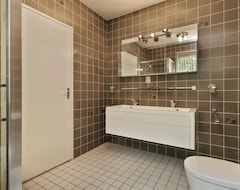 Toàn bộ căn nhà/căn hộ Spacious Living Room With Private Bathroom In A Country House. Rural Location. (Cuijk, Hà Lan)
