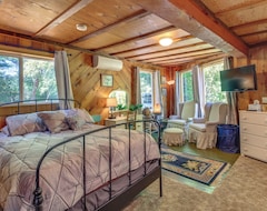 Entire House / Apartment 2br Bandon Log Cabin On 5 Acres Of Woodlands! (Bandon, USA)