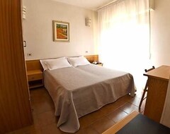 Hotel Residence Aurora (Albenga, Italy)