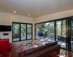Cijela kuća/apartman Secluded 'Green' Award-Winning Contemporary Lakefront Home (Chicago Park, Sjedinjene Američke Države)