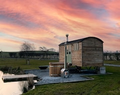 Koko talo/asunto Four Acres Farm Shepherds Huts (Donaghadee, Iso-Britannia)