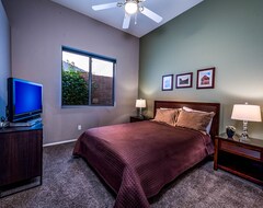 Hele huset/lejligheden Dog-Friendly Home W/ Pool & Firepit, Near The Top Of South Mountain (Phoenix, USA)