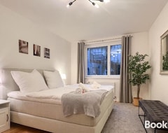 Entire House / Apartment Charming, Modern & Spacious Apartment (Vienna, Austria)