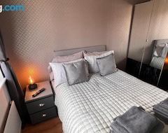 Hele huset/lejligheden Contractors Or Family House - M1 Nottingham - Ikea Retail Park - Catkin Drive - 2 Bed Home With Driveway, Private Garden, Sleeps 4 - Tvs In All Rooms (Ilkeston, Storbritannien)