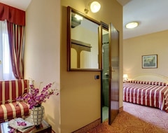 Khách sạn Hotel Savona (Alba, Ý)
