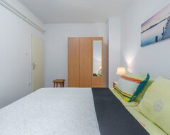 Casa/apartamento entero moderno y cómodo apartamento en la planta baja, situado en Porec (Poreč, Croacia)