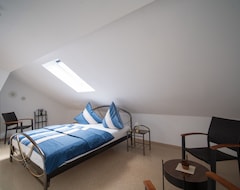 Toàn bộ căn nhà/căn hộ New large comfortable apartment for 8 persons (Nimshuscheid, Đức)