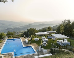 Toàn bộ căn nhà/căn hộ House With Large Garden And Private Pool (Carpineti, Ý)
