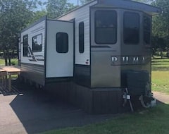 Khu cắm trại On-site Camper Trailer/vintage (Skiatook, Hoa Kỳ)
