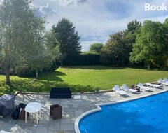 Tüm Ev/Apart Daire Luxury House With Pool And Hot Tub - Sleeps 16 (Bedford, Birleşik Krallık)