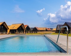 Toàn bộ căn nhà/căn hộ Luxurious Holiday Home With Sauna, In A Holiday Park At 1.2 Km. From The Beach (Nieuwvliet, Hà Lan)