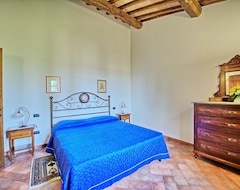 Toàn bộ căn nhà/căn hộ Apartment / Condo In Certaldo With 1 Bedrooms Sleeps 3 (Certaldo, Ý)