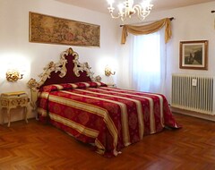 Koko talo/asunto Palazzo Rossi Apartment 1a In The Old Town With Balcony, Free Parking And Wifi (Treviso, Italia)