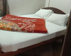 Khách sạn Suryaa Holiday Inn (Udhagamandalam, Ấn Độ)