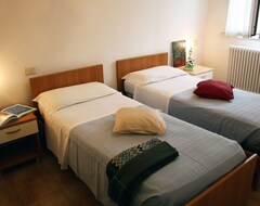 Khách sạn Holiday apartment Residency Manuela (Riccione, Ý)