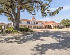 Gulf Hills Hotel & Retreat On The Water (Ocean Springs, USA)