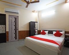 Hotel Oyo 46922 Qlark White Palace (New Delhi, Indija)