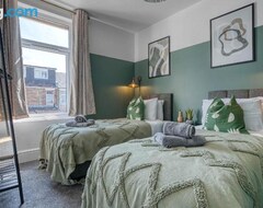 Koko talo/asunto 3 Bed Stylish Design Townhouse Southsea, Sleeps 8, Central - By Blue Puffin Stays (Southsea, Iso-Britannia)