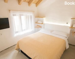 Entire House / Apartment El Pequeno Pajar (Majaelrayo, Spain)