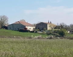 Toàn bộ căn nhà/căn hộ Stylish, Spacious Farmhouse Crouzillac With Pool (La Sauvetat-sur-Lède, Pháp)