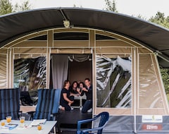 Toàn bộ căn nhà/căn hộ Nice Tent Lodge On A Campsite On A Recreational Lake, 11 Km. From Drachten (Drachten, Hà Lan)